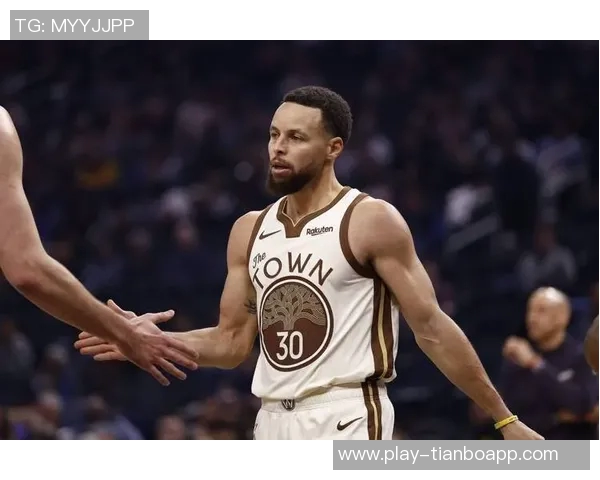 库里回顾球队状态称我们在过去几周展现了努力与竞争力的精神